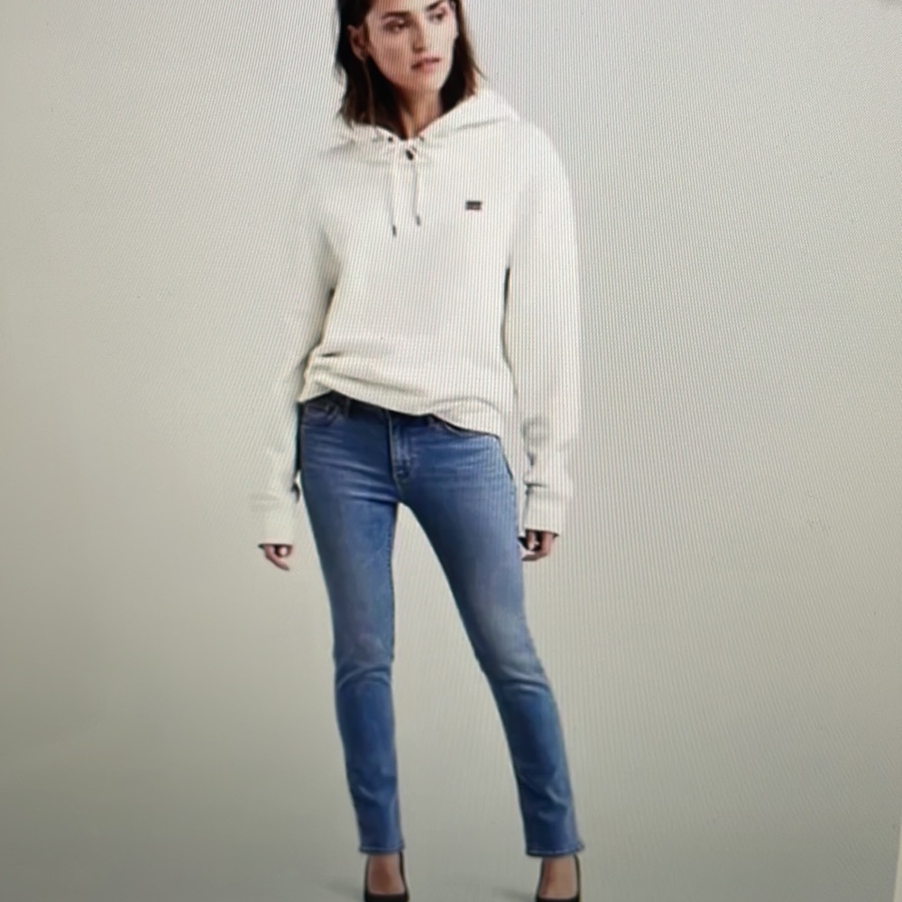 - Levi’s 712 Slim Size 32Wx 33L Jeans